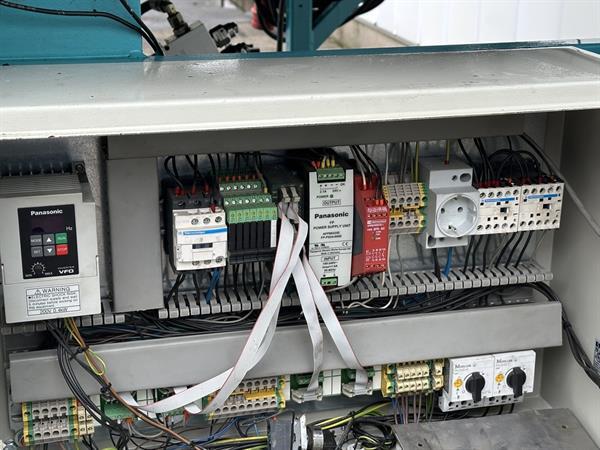 Grote foto kistenkantelaar met doseerband en dwars afvoerband agrarisch tuinbouw