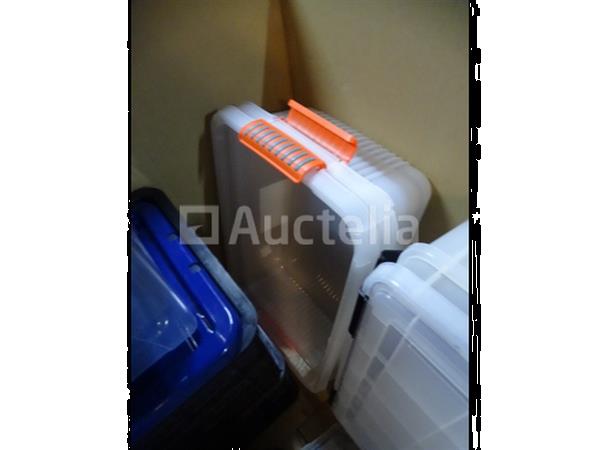 Grote foto pallet met verschillende bakken zie foto agrarisch oogstmachines