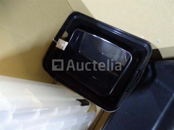 Grote foto pallet met verschillende bakken zie foto agrarisch oogstmachines