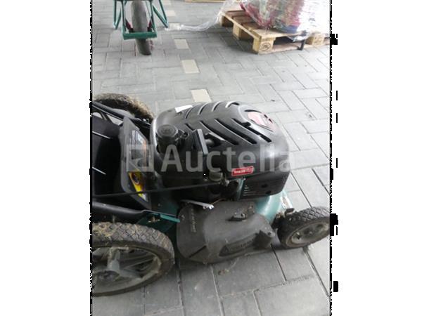 Grote foto grasmaaier tuin en terras zitmaaiers