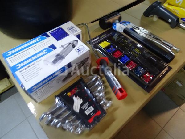 Grote foto diverse hulpmiddelen zie details doe het zelf en verbouw gereedschappen en machines