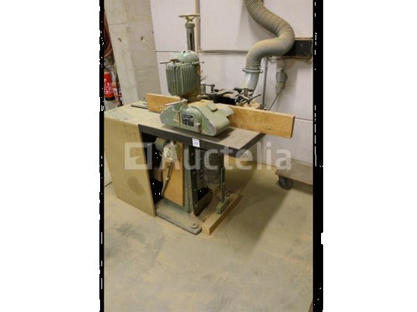 Grote foto router omgebouwd tot schuurmachine doe het zelf en verbouw ijzerwaren en bevestigingsmiddelen