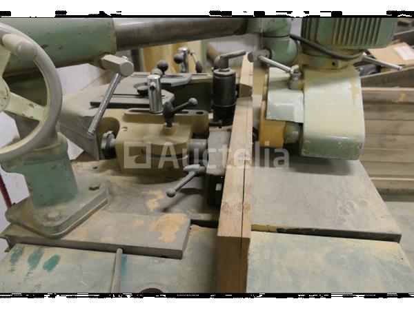 Grote foto router omgebouwd tot schuurmachine doe het zelf en verbouw ijzerwaren en bevestigingsmiddelen