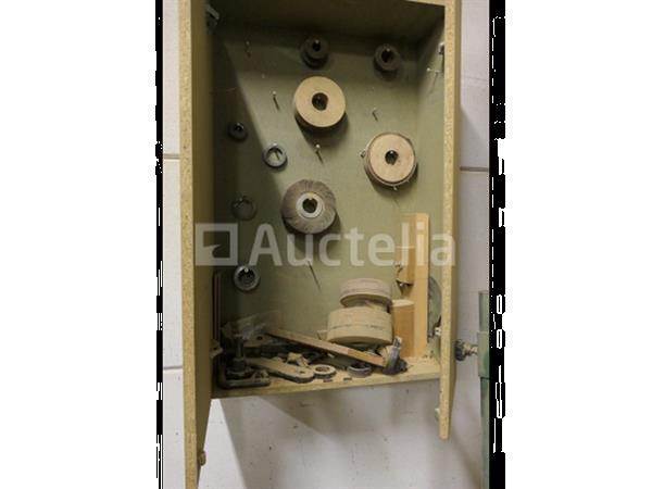 Grote foto router omgebouwd tot schuurmachine doe het zelf en verbouw ijzerwaren en bevestigingsmiddelen