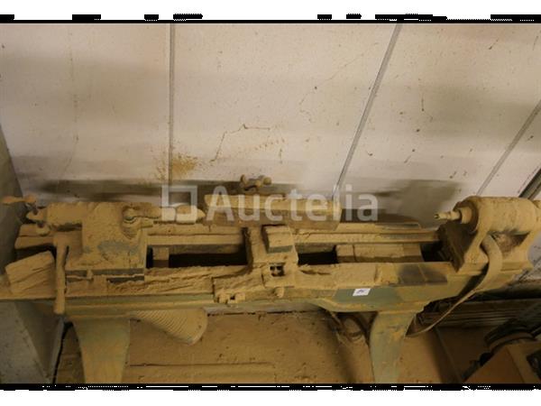 Grote foto houtdraaibank voor onderdelen of te herstellen doe het zelf en verbouw ijzerwaren en bevestigingsmiddelen