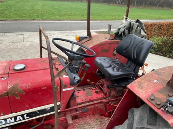 Grote foto international 633 kenteken kruip tractor agrarisch tractoren