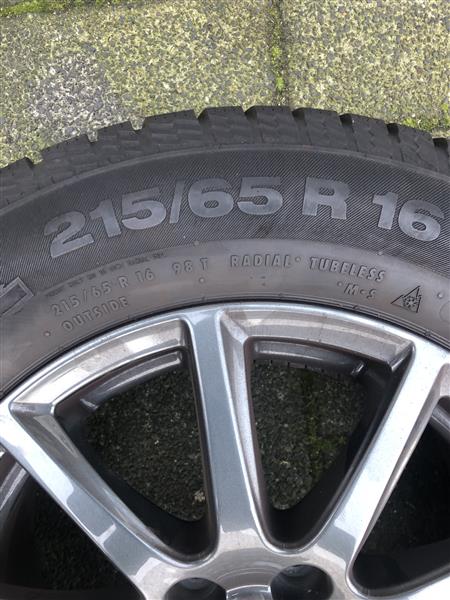 Grote foto winterbanden op velg auto onderdelen banden en velgen