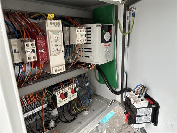 Grote foto total systems tulpen ontbolmachine agrarisch tuinbouw