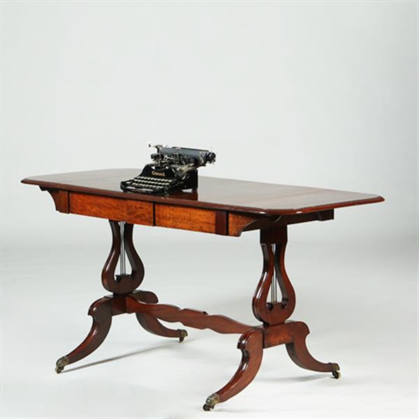 Grote foto massief mahonie sidetable of smalle schrijftafel met 2 laden en op en neerklapbare oren no.351910 antiek en kunst stoelen en banken