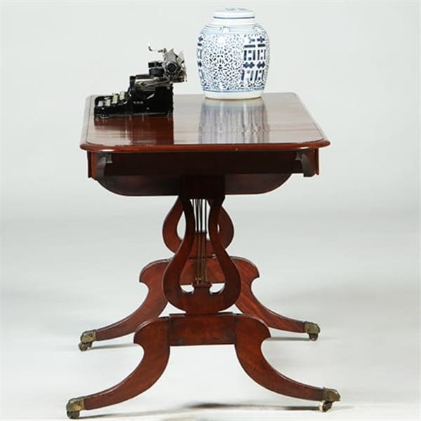 Grote foto massief mahonie sidetable of smalle schrijftafel met 2 laden en op en neerklapbare oren no.351910 antiek en kunst stoelen en banken