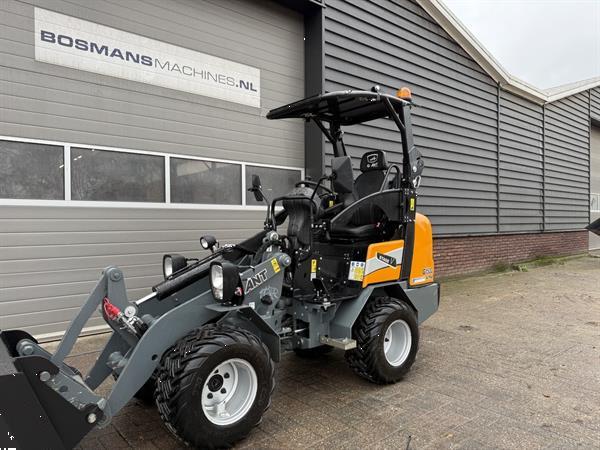 Grote foto giant g1500 x tra minishovel kniklader bj 2024 agrarisch shovels