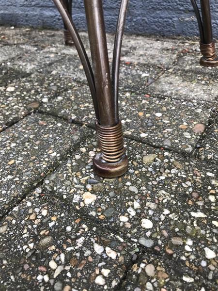 Grote foto een decoratieve tafel franse stijl bistro tuin en terras tuinmeubelen