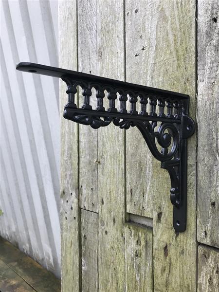 Grote foto fraaie decoratieve steun voor aan de wand boekenplank steun mat zwart tuin en terras tuindecoratie