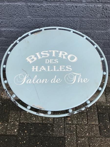Grote foto een decoratieve tafel franse stijl bistro tuin en terras tuinmeubelen