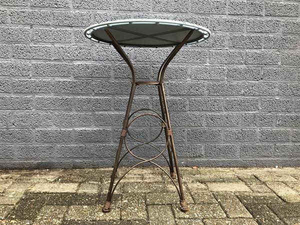 Grote foto een decoratieve tafel franse stijl bistro tuin en terras tuinmeubelen