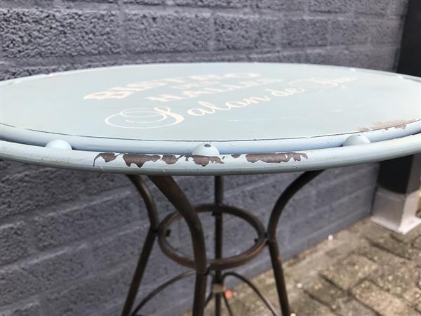 Grote foto een decoratieve tafel franse stijl bistro tuin en terras tuinmeubelen