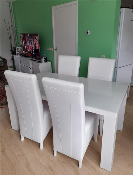 Grote foto mooie witte tafel met glazen bovenblad huis en inrichting eettafels