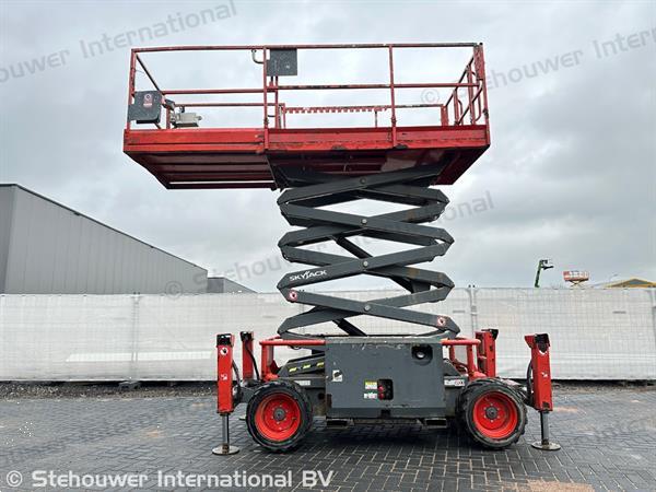 Grote foto skyjack sj6832rt hoogwerker 4x4 diesel sj6832 sj 6832 rt doe het zelf en verbouw hoogwerkers