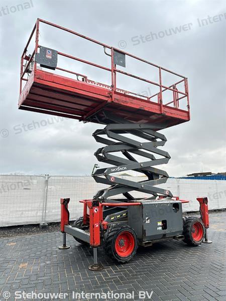 Grote foto skyjack sj6832rt hoogwerker 4x4 diesel sj6832 sj 6832 rt doe het zelf en verbouw hoogwerkers