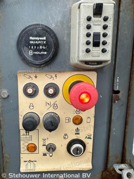 Grote foto skyjack sj6832rt hoogwerker 4x4 diesel sj6832 sj 6832 rt doe het zelf en verbouw hoogwerkers