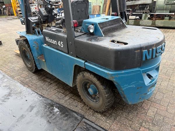 Grote foto nissan 5 tonner diesel agrarisch heftrucks