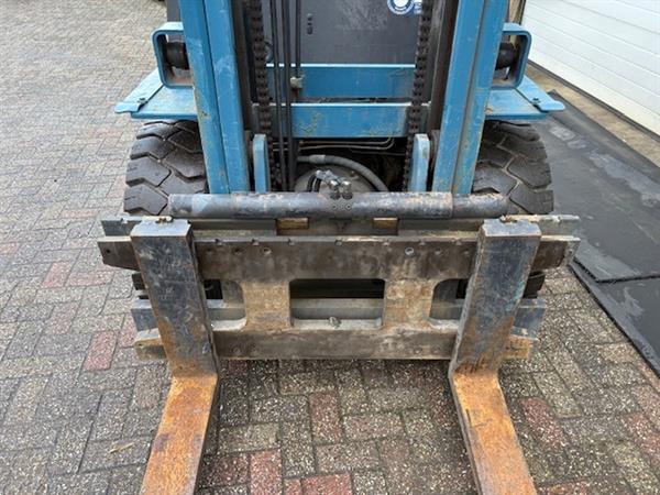 Grote foto nissan 5 tonner diesel agrarisch heftrucks