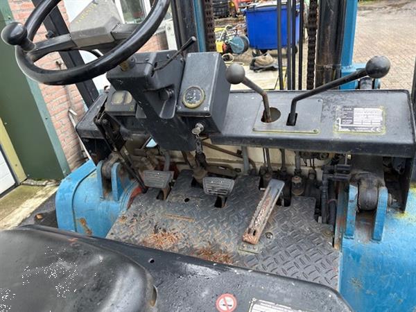 Grote foto nissan 5 tonner diesel agrarisch heftrucks