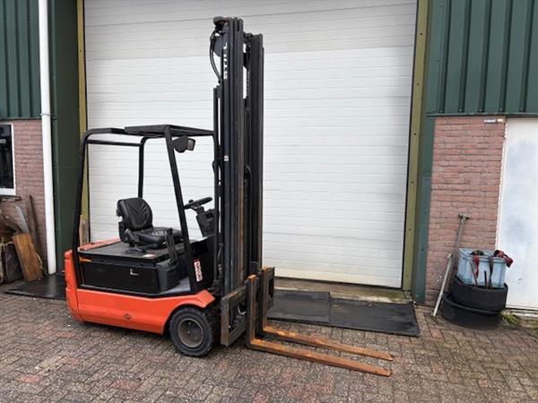 Grote foto still r20 18 agrarisch heftrucks