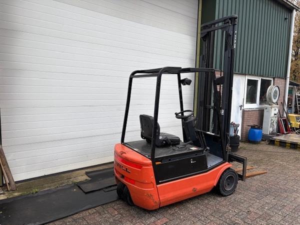 Grote foto still r20 18 agrarisch heftrucks