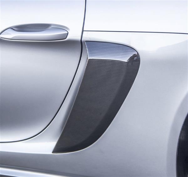 Grote foto dit betreft een porsche 718 cayman boxster carbon lucht scoop zijkant auto onderdelen tuning en styling