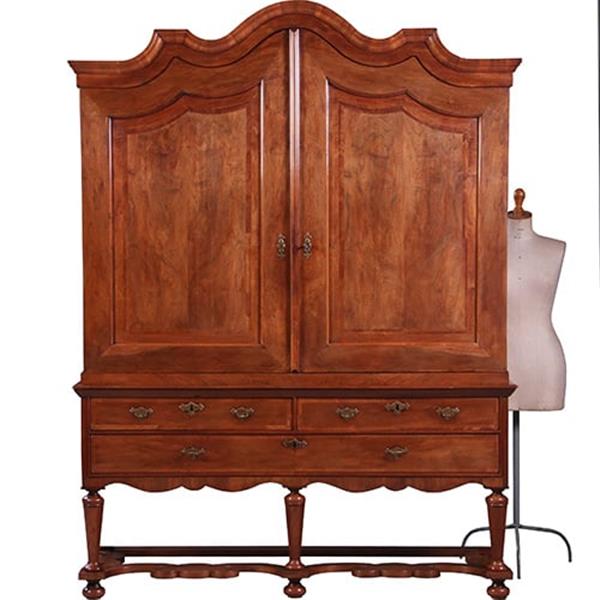 Grote foto majestueus kruisvoet kabinet met gewelfde kroon in noten met mahonie visgraat ca 1720 no.991940 antiek en kunst stoelen en banken