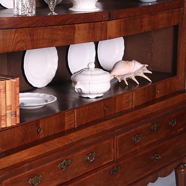 Grote foto majestueus kruisvoet kabinet met gewelfde kroon in noten met mahonie visgraat ca 1720 no.991940 antiek en kunst stoelen en banken