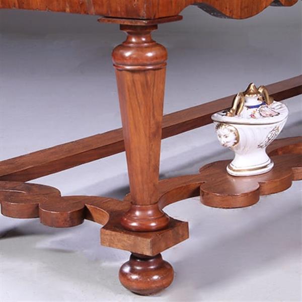 Grote foto majestueus kruisvoet kabinet met gewelfde kroon in noten met mahonie visgraat ca 1720 no.991940 antiek en kunst stoelen en banken