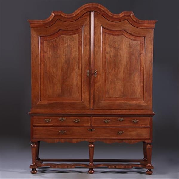 Grote foto majestueus kruisvoet kabinet met gewelfde kroon in noten met mahonie visgraat ca 1720 no.991940 antiek en kunst stoelen en banken