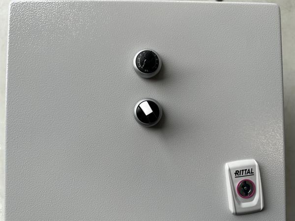 Grote foto nieuwe schakelkast met frequentieregelaar voor motoren tot 1 1 kw doe het zelf en verbouw afvalverwerking