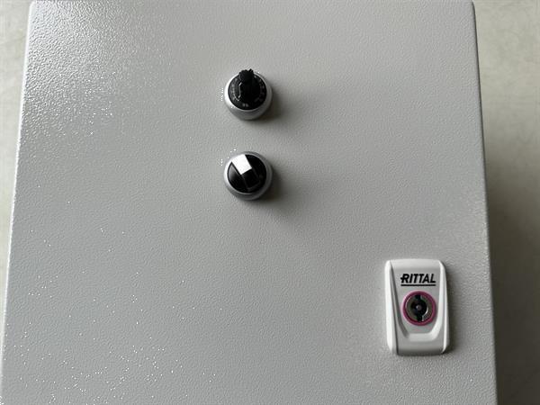 Grote foto nieuwe schakelkast met frequentieregelaar voor motoren tot 1 1 kw doe het zelf en verbouw afvalverwerking