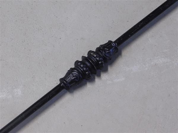 Grote foto trapstaaf trapspijl gietijzer zwart gelakt tuin en terras hekken en schuttingen