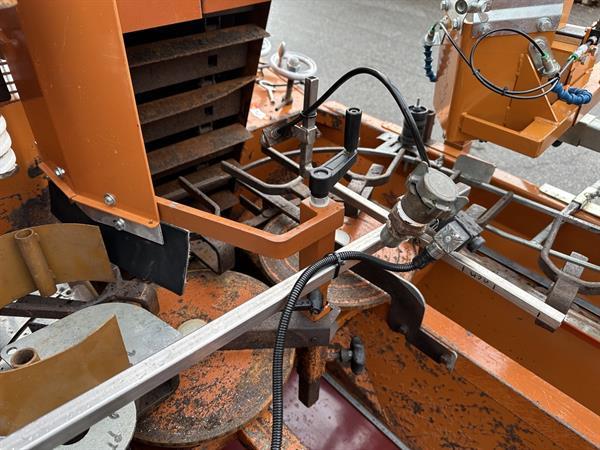 Grote foto javo standaard potmachine met dubbele pneumatische potdispenser en uitwerper agrarisch tuinbouw