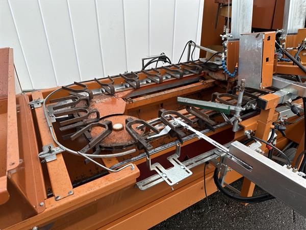 Grote foto javo standaard potmachine met dubbele pneumatische potdispenser en uitwerper agrarisch tuinbouw