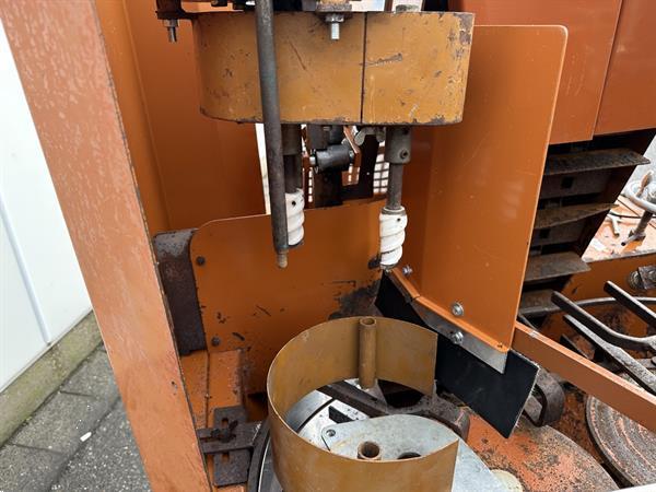 Grote foto javo standaard potmachine met dubbele pneumatische potdispenser en uitwerper agrarisch tuinbouw