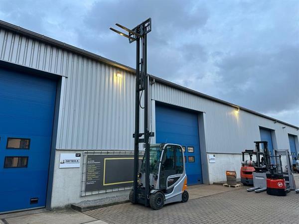 Grote foto vs 22536 elektrische triplex heftruck still rx60 25 agrarisch heftrucks