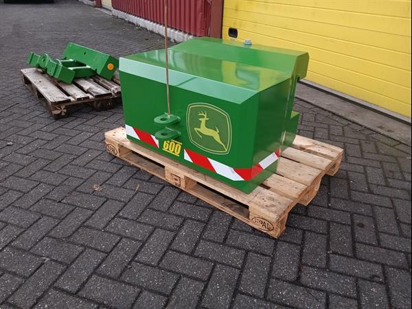 Grote foto frontgewichtblok 600 kg met drager john deere r8 serie agrarisch tractoren