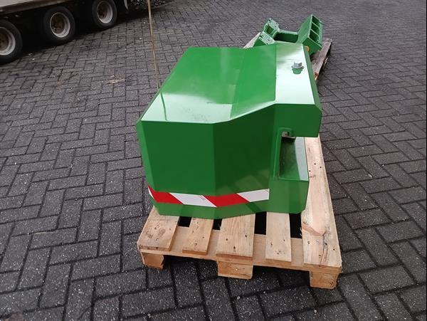 Grote foto frontgewichtblok 600 kg met drager john deere r8 serie agrarisch tractoren