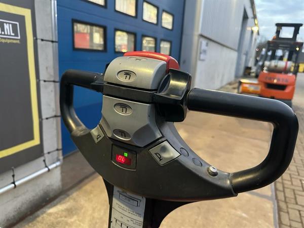 Grote foto vs 22552 elektrische stapelaar bt s12f initi le lift doe het zelf en verbouw hefwerktuigen