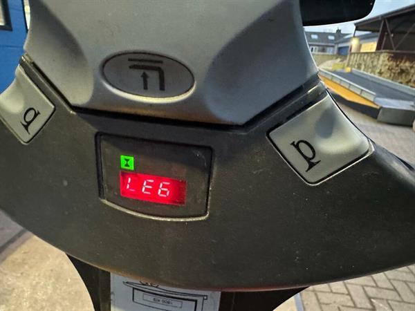 Grote foto vs 22552 elektrische stapelaar bt s12f initi le lift doe het zelf en verbouw hefwerktuigen