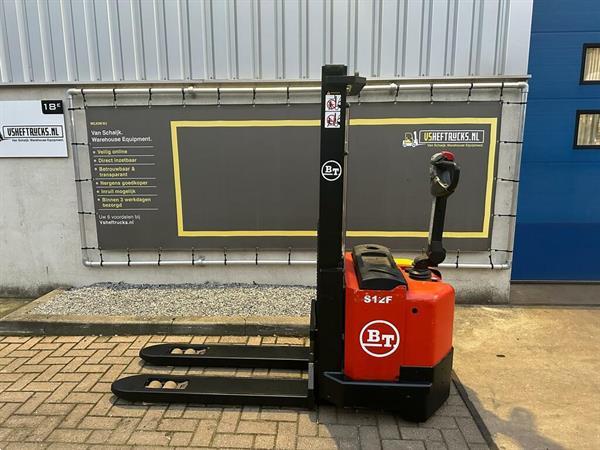 Grote foto vs 22552 elektrische stapelaar bt s12f initi le lift doe het zelf en verbouw hefwerktuigen