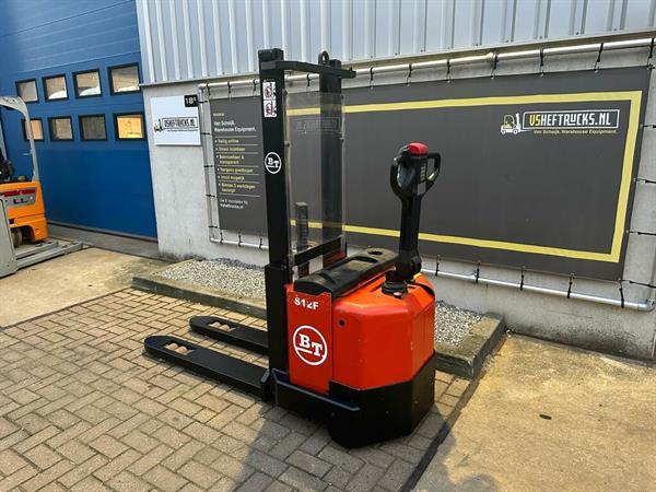 Grote foto vs 22552 elektrische stapelaar bt s12f initi le lift doe het zelf en verbouw hefwerktuigen