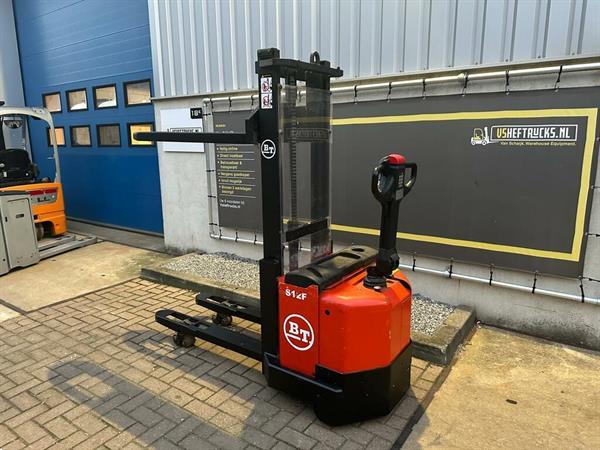 Grote foto vs 22552 elektrische stapelaar bt s12f initi le lift doe het zelf en verbouw hefwerktuigen