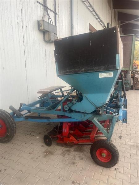 Grote foto oldenhuis prinsen uien bollen plantmachine 6 rijen agrarisch zaaimachines