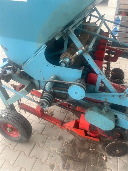 Grote foto oldenhuis prinsen uien bollen plantmachine 6 rijen agrarisch zaaimachines